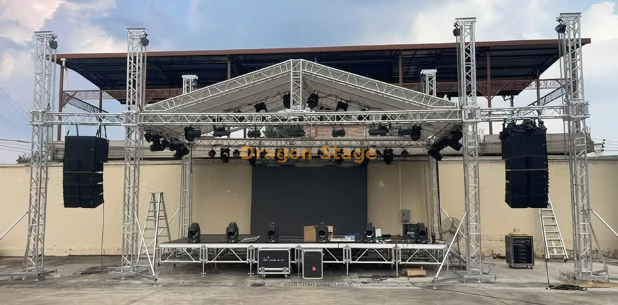 8x6x5m Outdoor Aluminum Peak Roof Truss System with Dual 2m Speaker Wings for Concert Events Sistema de armadura de techo de pico de aluminio para exteriores de 8x6x5m con alas de altavoz duales de 2m para eventos de conciertos