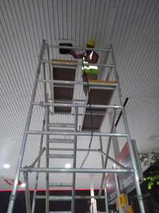 Andamio móvil de la escalera del andamio del marco de aluminio de China