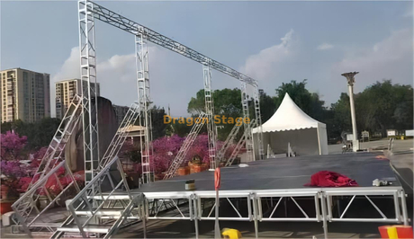 Escenario móvil portátil para eventos al aire libre de 14x3m con 2 escaleras