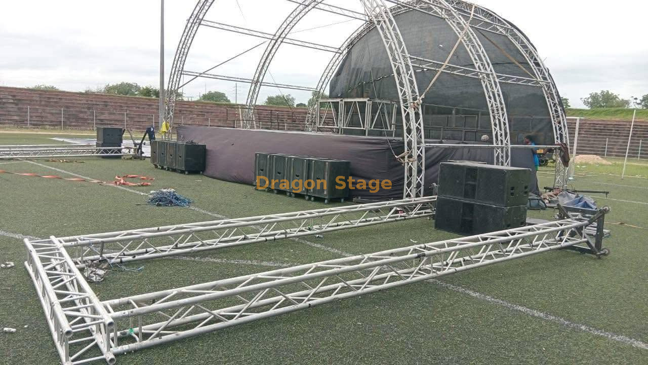 Conjunto de armadura de techo en arco