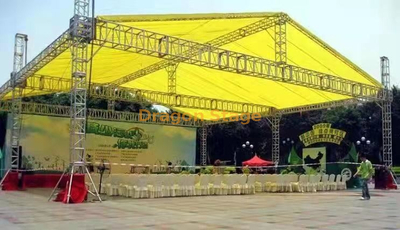 Armazones de techo de forma de triángulo de aluminio portátil personalizado para evento de concierto 24x20x8m