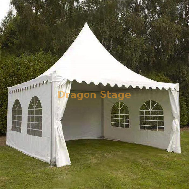 Carpa blanca para eventos con sombrilla de pico alto y marco de 20x20 A con Windows