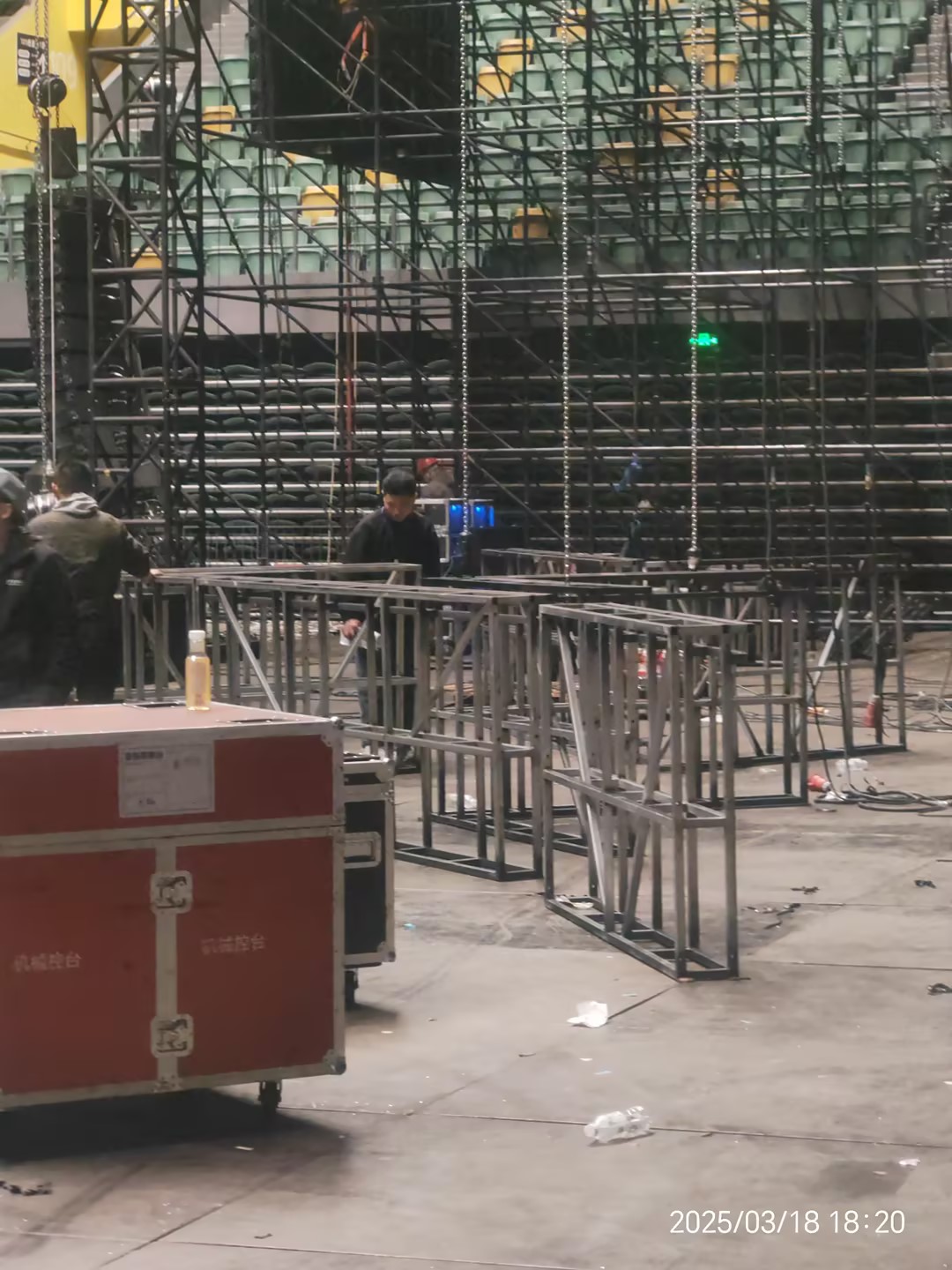 Instale los marcos LED de alza para el concierto interior