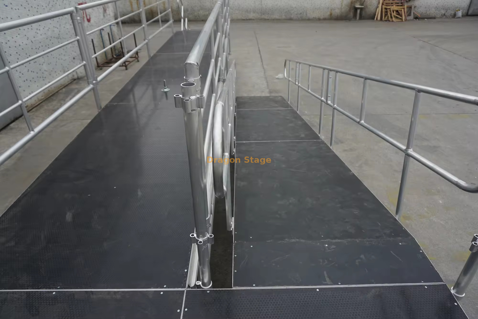 rampa de escenario portátil ajustable de aluminio de madera al aire libre con pasamanos
