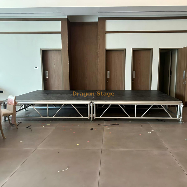 Escenario para eventos al aire libre ajustable de 4,88x2,44 m y 16x8 pies con 2 escaleras