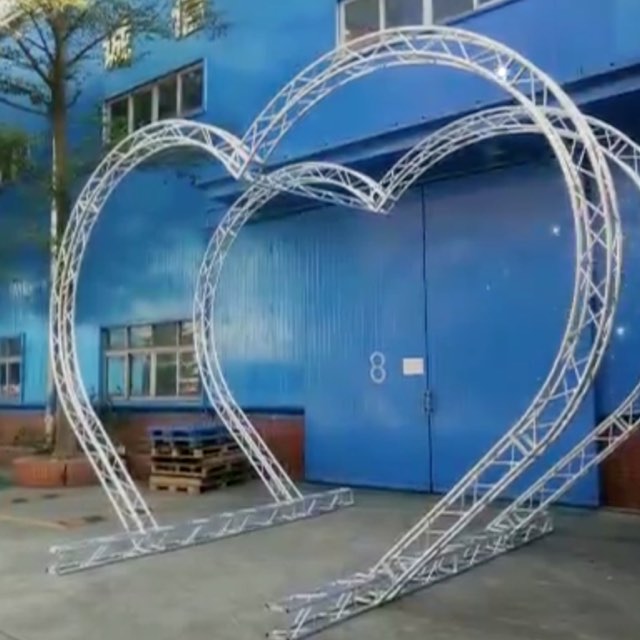 Truss en forma de corazón para la decoración de la etapa de boda