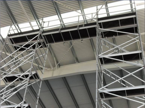 Andamio portátil de aluminio de 1,35x2x11,75 m con escalera de 45 grados 