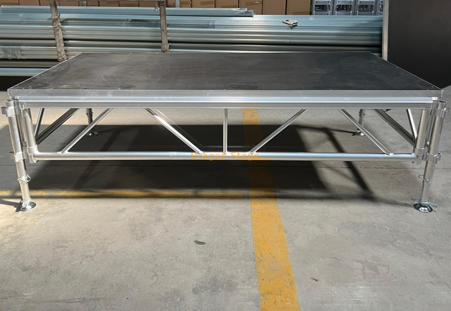 Escenario modular portátil de aluminio con escalones para conciertos al aire libre 10,98x2,44m