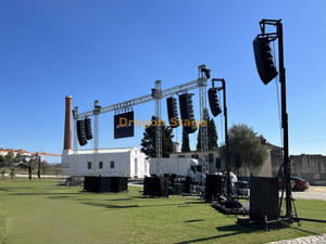 Pantalla LED de aluminio y altavoces Spigot Cross 14x8m