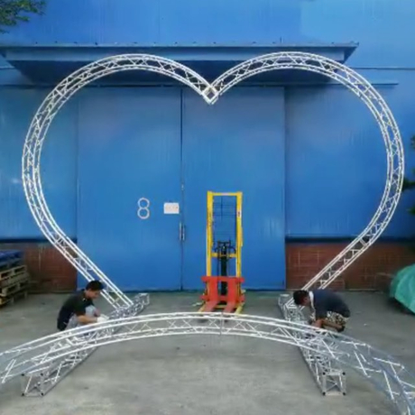 Truss en forma de corazón para la decoración de la etapa de boda