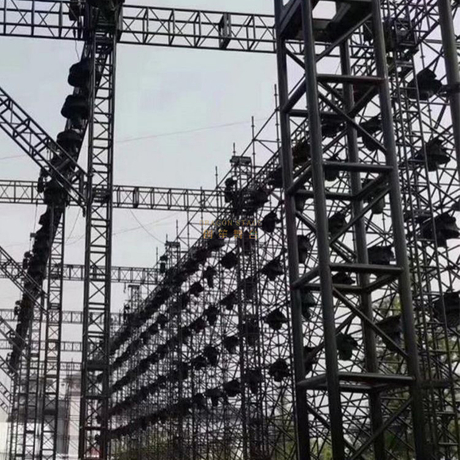 Montaje de armazón de iluminación para conciertos