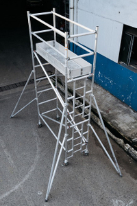 Andamio de aluminio móvil rodante de marco de una sola fila de 2,5 m para la venta