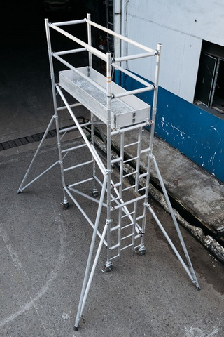 Andamio de aluminio móvil rodante con marco de una sola fila de 2,5 m para mantenimiento interior de túneles