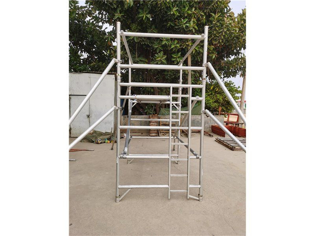 Plataforma de trabajo de andamio de aluminio de 1.35x2x2.91m con ruedas giratorias con 1984 lbs.Capacidad de carga