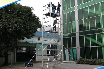 Torre de andamio de escalera de aluminio con ruedas móviles para la construcción de edificios