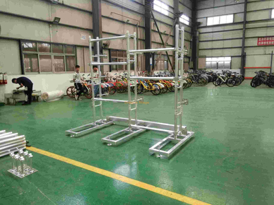 Sistema de apilamiento visual de aluminio apoyado en el suelo 8x3m