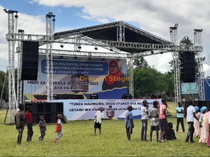 Escenario africano de 14x10x7m con altavoz de techo para conciertos al aire libre