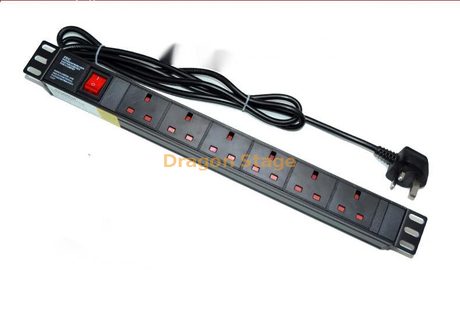 PDU13A 6 zócalos 19' tipo del Reino Unido del aluminio del protector contra sobretensiones 1U para el equipo eléctrico del evento