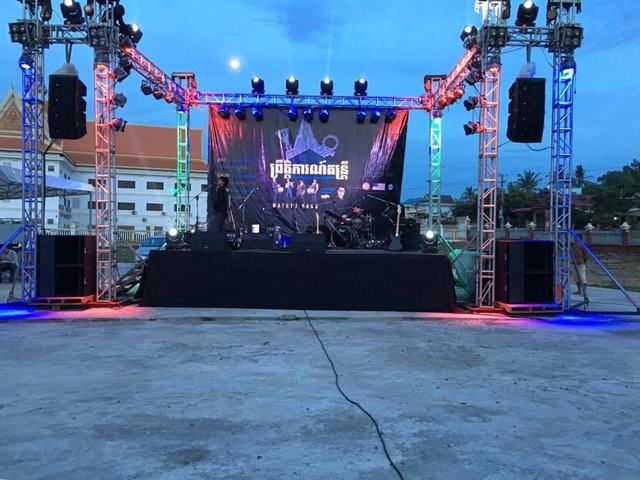 Sistema Line Array para eventos al aire libre (5000-10000 personas)