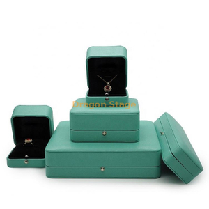 Caja de madera personalizada de fábrica, caja de anillo de joyería personalizada de alta calidad, boda de cuero con luz Led