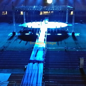 Escenario de música de concierto al aire libre redondo con iluminación