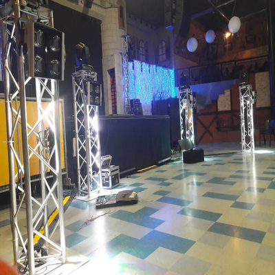 Precio barato evento al aire libre cabeza universal luz boda aluminio pilar móvil tótem vertical truss para la venta