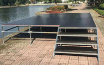 Etapa de andamio de acero Quick Ringlock para eventos al aire libre altura 1,2 m de 73,2x36,6 m con 2 escaleras