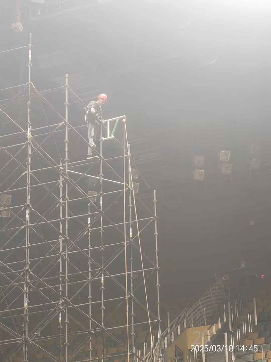 Soporte de elevación para la entrega de materiales
