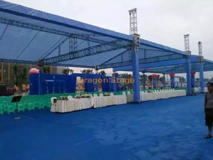 Escenario de pasarela de aluminio de 16x5m con sistema de armadura de techo inclinado para auditorio de eventos al aire libre