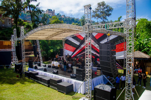 Sistema de armazón de techo curvo de armazón de escenario de concierto de aluminio