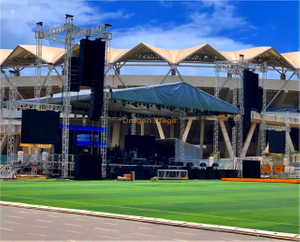 Armazón de escenario de evento de concierto de centro deportivo personalizado con torres de altavoces de techos de silla de montar y marco de pantalla LED