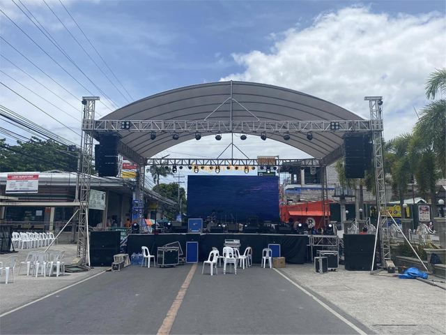 Sistema de armadura de exhibición de techo curvo para eventos 8x7x7m