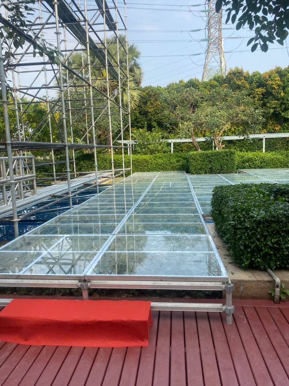 escenario claro para piscina