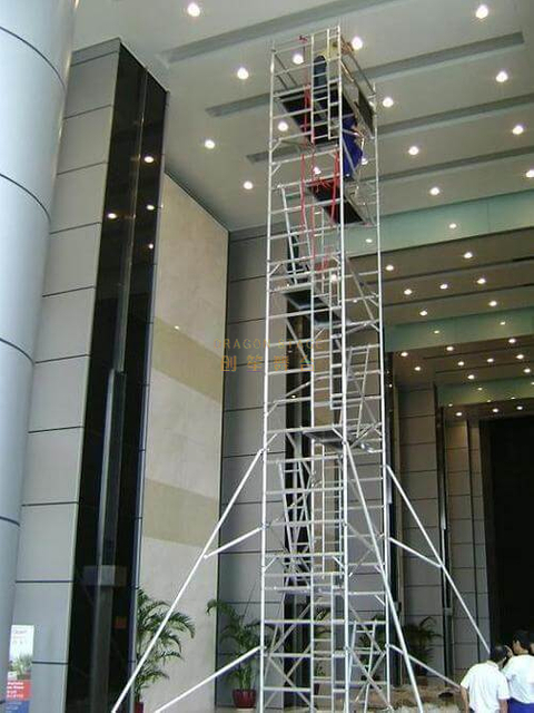 Plataforma portátil Doble andamio doble con escalada.