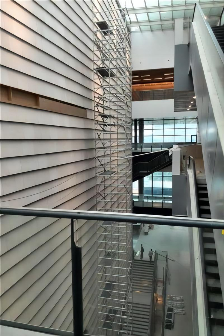 Andamio doble portátil móvil de aluminio de 1,35x2x14m con escalera que sube
