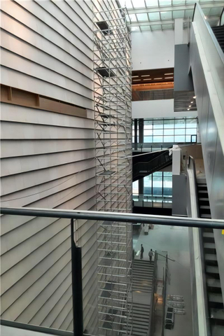 Andamio doble portátil móvil de aluminio de 1,35x2x14m con escalera que sube