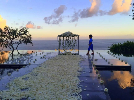 Plataforma de escenario de superficie de vidrio TUV con iluminación de armadura para uso en eventos cerca de la orilla del agua de mar