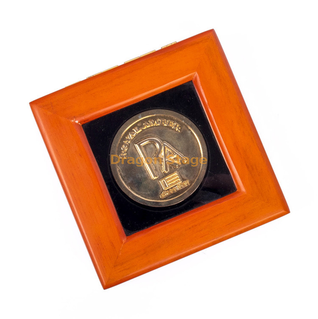 Caja de embalaje personalizada con terciopelo para medallas de monedas y caja de madera de baratija personalizada de fábrica