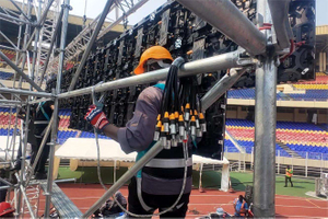 hanging led screen on layher truss.jpg