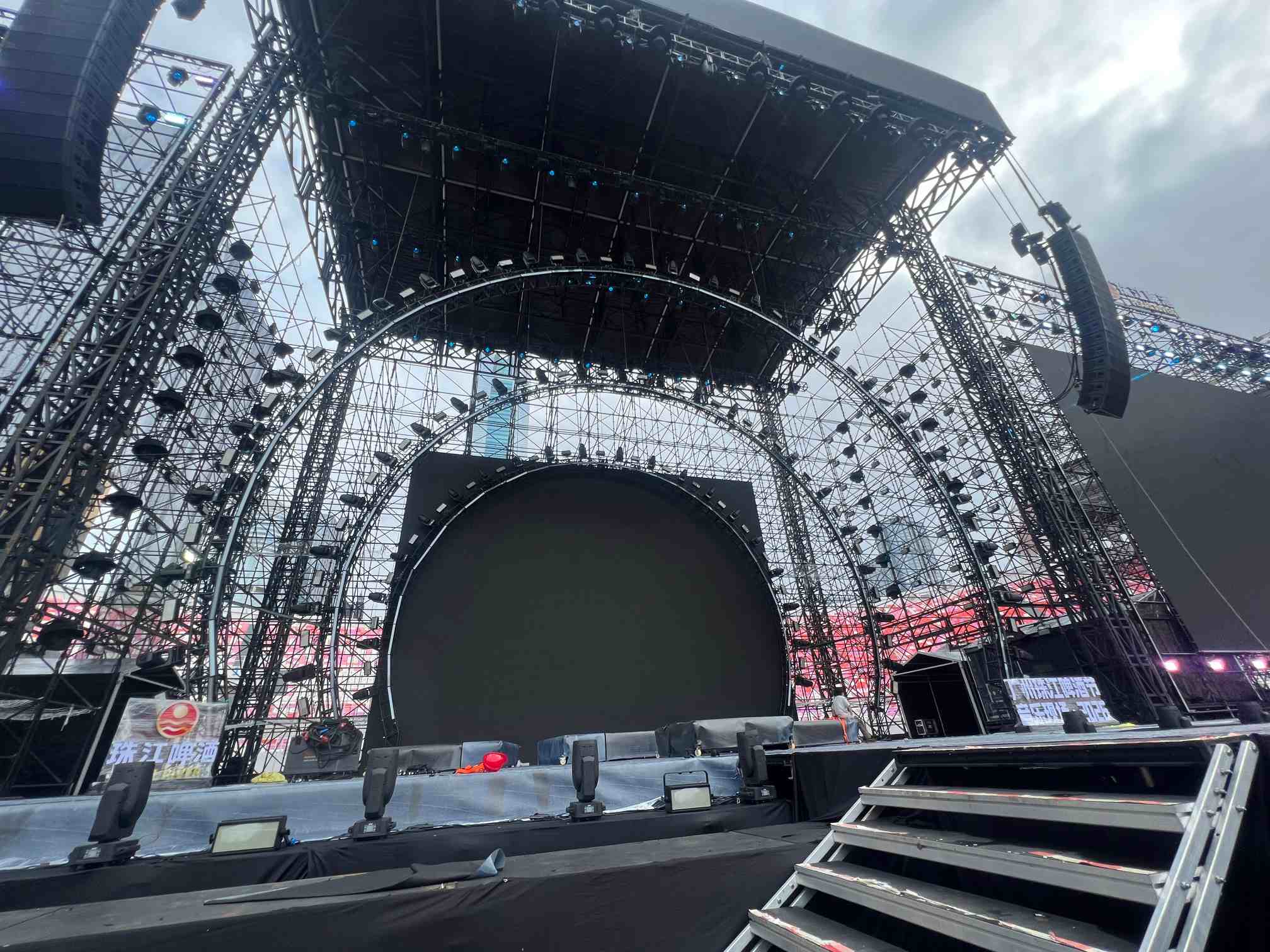 dise&ntilde;o del escenario principal para concierto(1).jpg