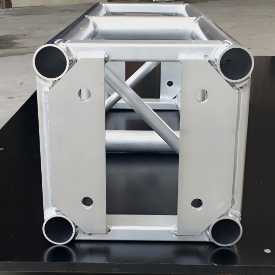 armazón con terminación en placa de aluminio