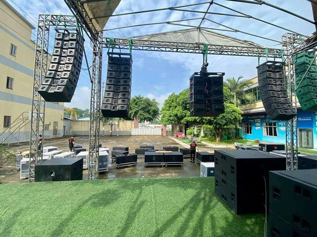 Sistema de sonido de audio profesional con altavoces Line Array para presentaciones en escenario (1000-5000 personas)