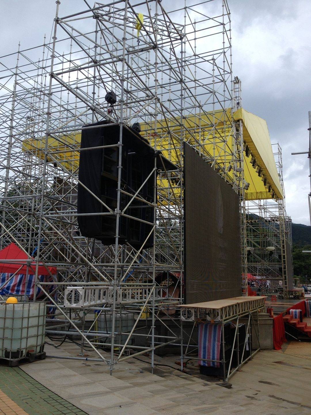 sistema de video wall de truss layher