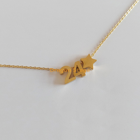 Venta al por mayor diy número encanto joyería de acero inoxidable mujeres letra inicial chapado en oro nombre personalizado colgante collar