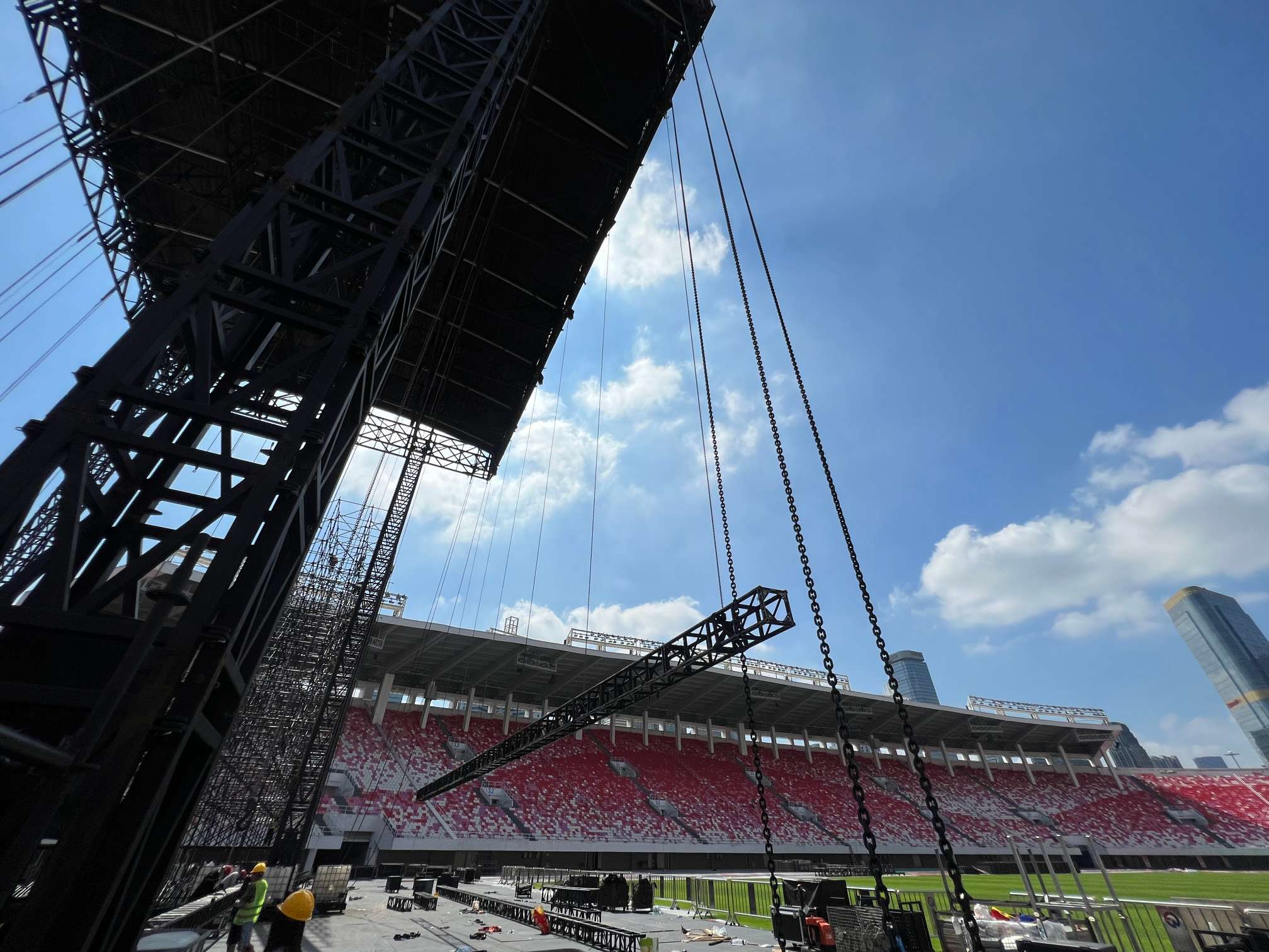 armaz&oacute;n de iluminaci&oacute;n para escenario de concierto.jpg