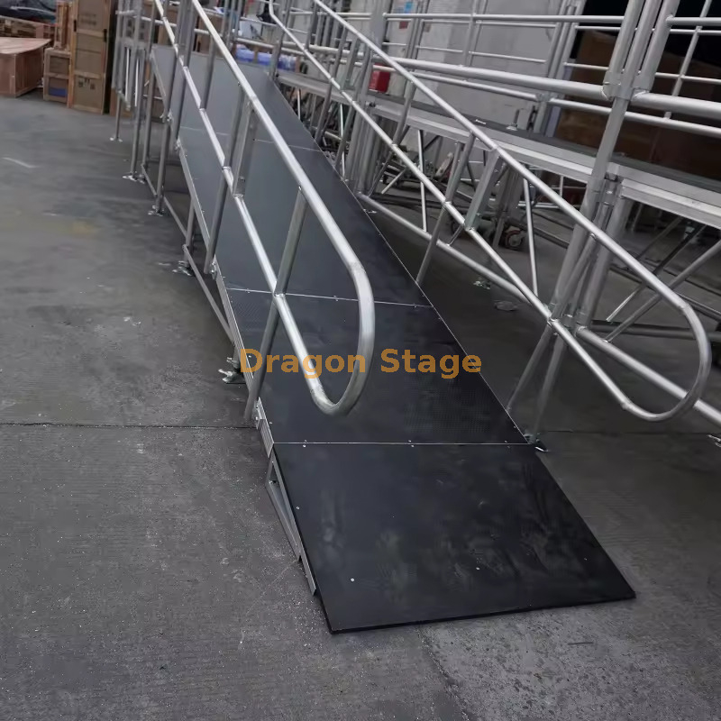 Rampa de escenario portátil ajustable de aluminio de madera impermeable al aire libre con pasamanos