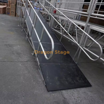 Rampa de escenario portátil ajustable de aluminio de madera impermeable al aire libre con pasamanos