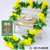 Durante el Festival Qingming, se usaron crisantemos simulados para barrer de tumbas, ofertas de sacrificio y rosas amarillas y amarillas fluorescentes. Había 9 cabezas y 2 rosas